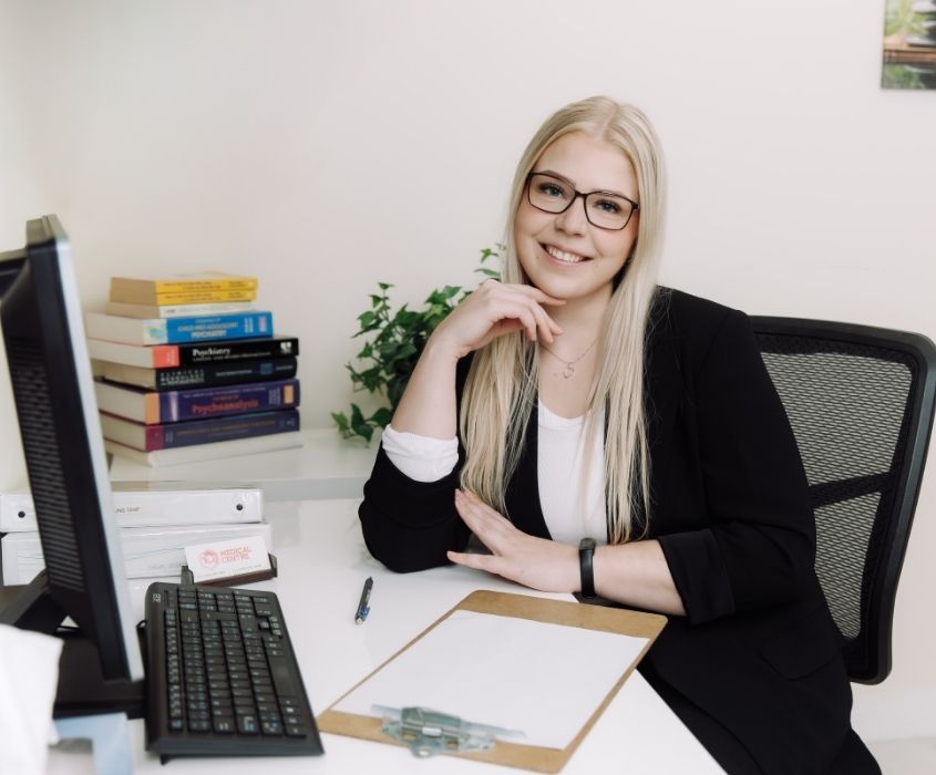 stephanie sennikov 101 psychotherapy bio