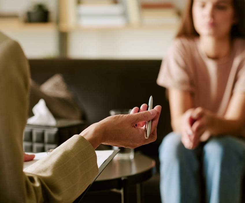 Therapist and client during an addiction counselling consultation in Vaughan, Ontario