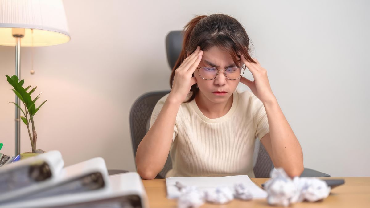 Woman experiencing executive dysfunction while working at a desk