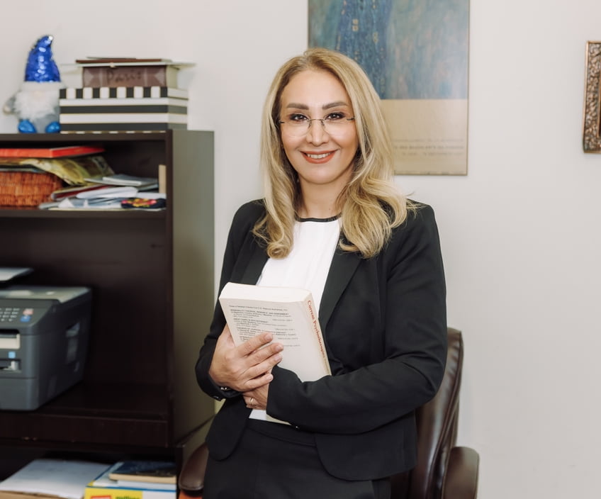 Registered psychotherapist at 101 Psychotherapy ready for a CBT appointment in Vaughan