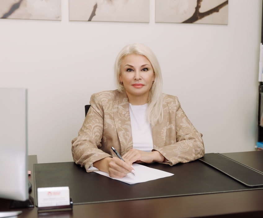 Psychotherapist at the 101 Psychotherapy Vaughan office ready to book a family therapy appointment