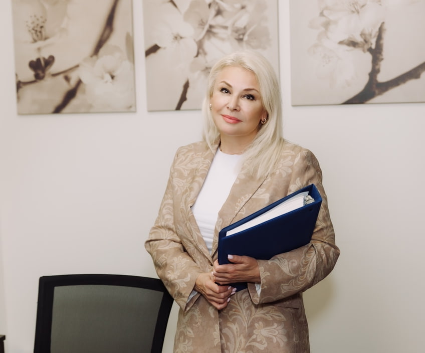 Grief therapist at 101 Psychotherapy in Vaughan welcoming a new client