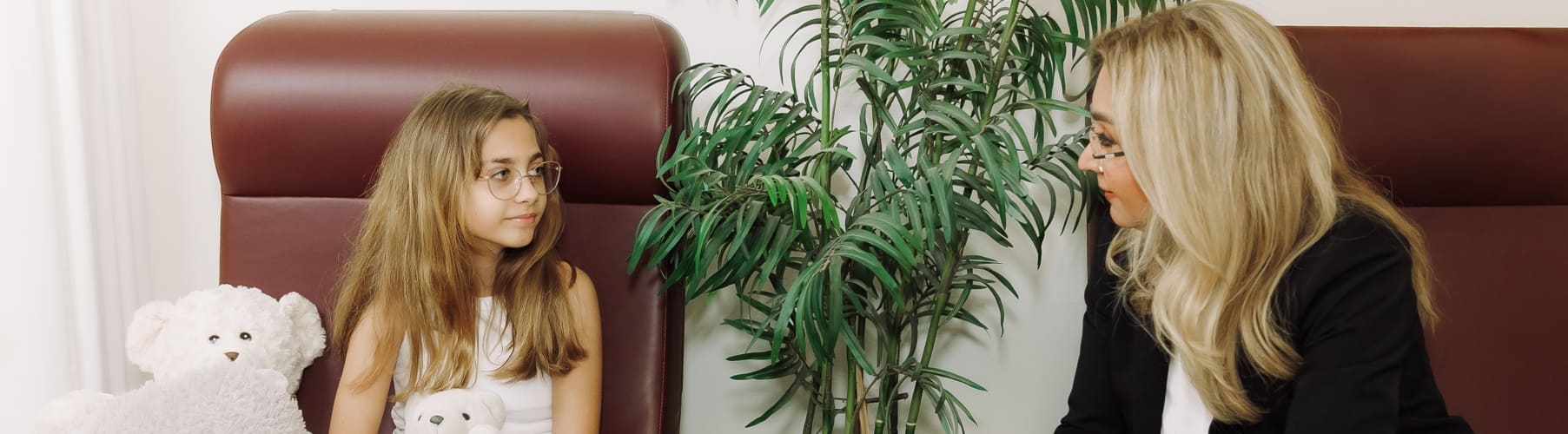 Preteen girl talking with a therapist during child and teen therapy for Toronto families