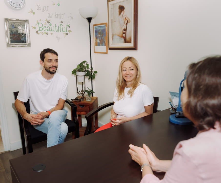 Couples therapy session with a Registered Psychotherapist at the Vaughan clinic serving Milton