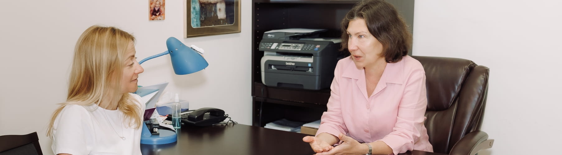 Registered Psychotherapist speaking with a client during a DBT session in Vaughan