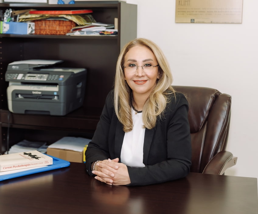 Registered Psychotherapist offering a free 30-minute consultation for women
