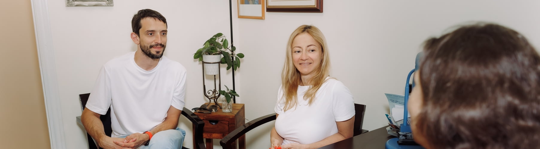 Couple in a counselling session with a therapist at 101 Psychotherapy in Vaughan