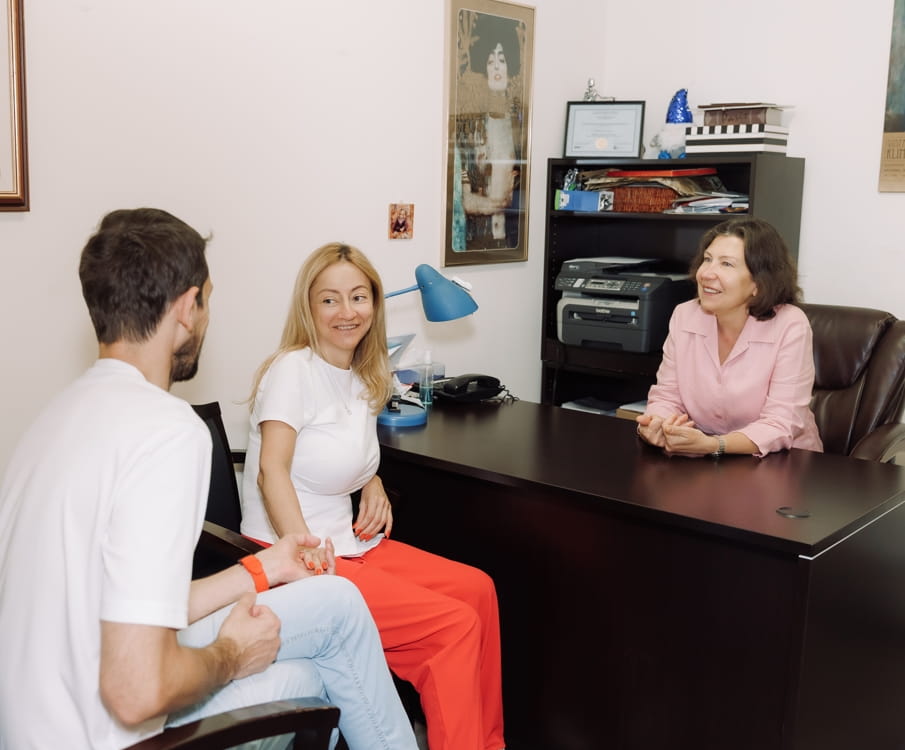 Couples therapy session with a psychotherapist at 101 Psychotherapy, serving Oakville clients